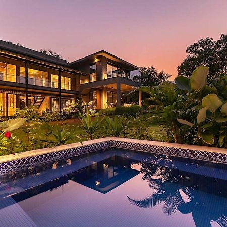 Stayvista At The Charcoal Villa Luxury Collection Alībāg Buitenkant foto