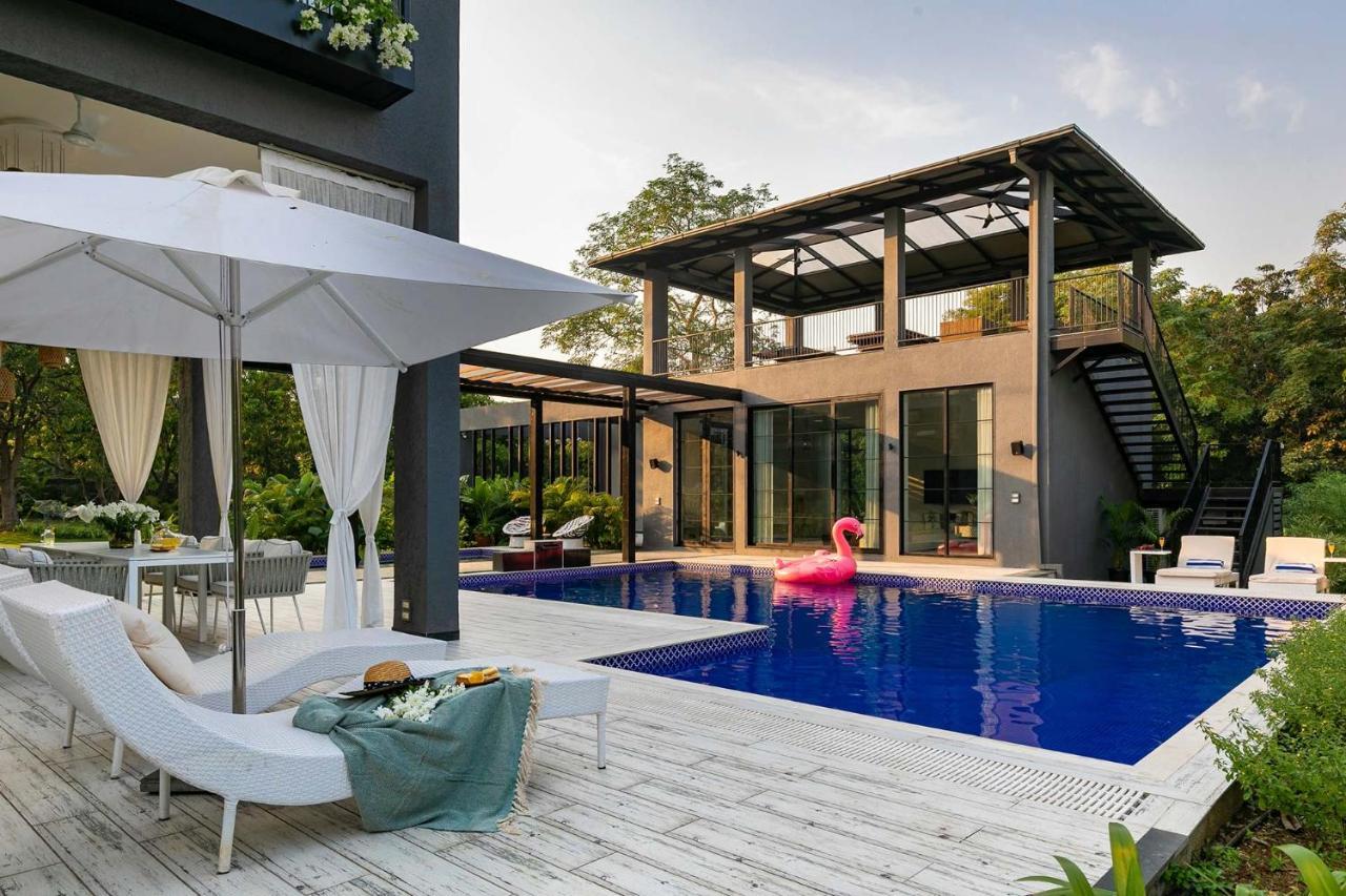 Stayvista At The Charcoal Villa Luxury Collection Alībāg Buitenkant foto