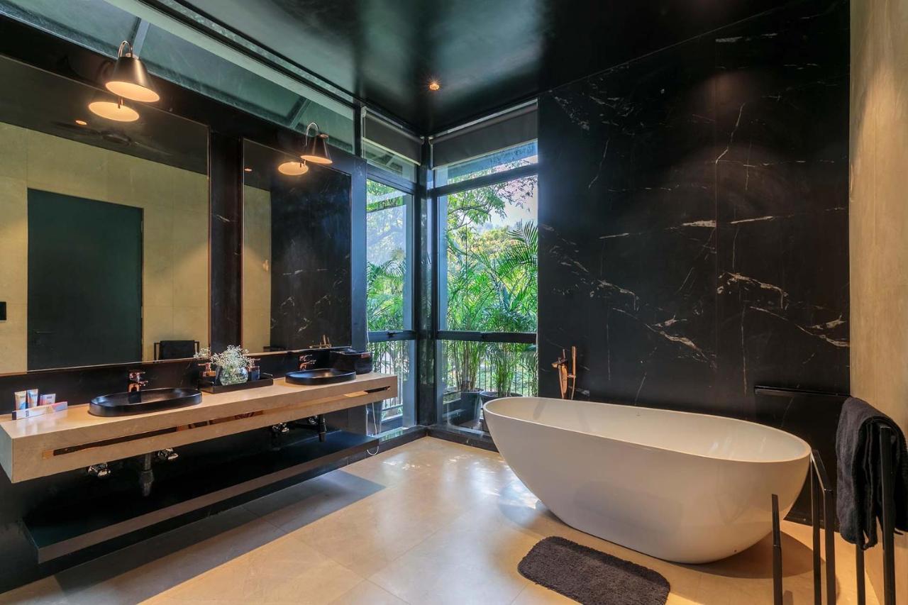 Stayvista At The Charcoal Villa Luxury Collection Alībāg Buitenkant foto