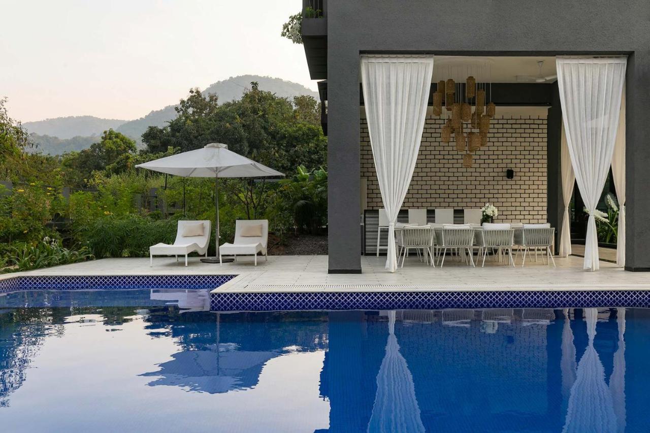 Stayvista At The Charcoal Villa Luxury Collection Alībāg Buitenkant foto