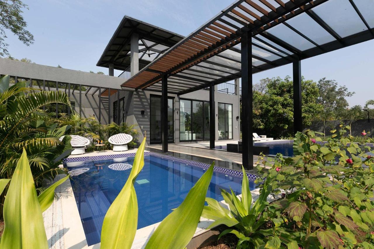 Stayvista At The Charcoal Villa Luxury Collection Alībāg Buitenkant foto