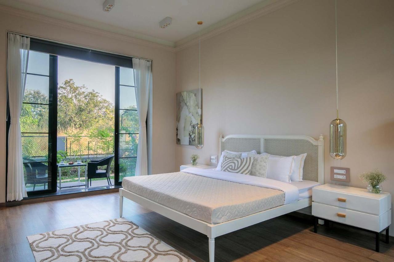Stayvista At The Charcoal Villa Luxury Collection Alībāg Buitenkant foto