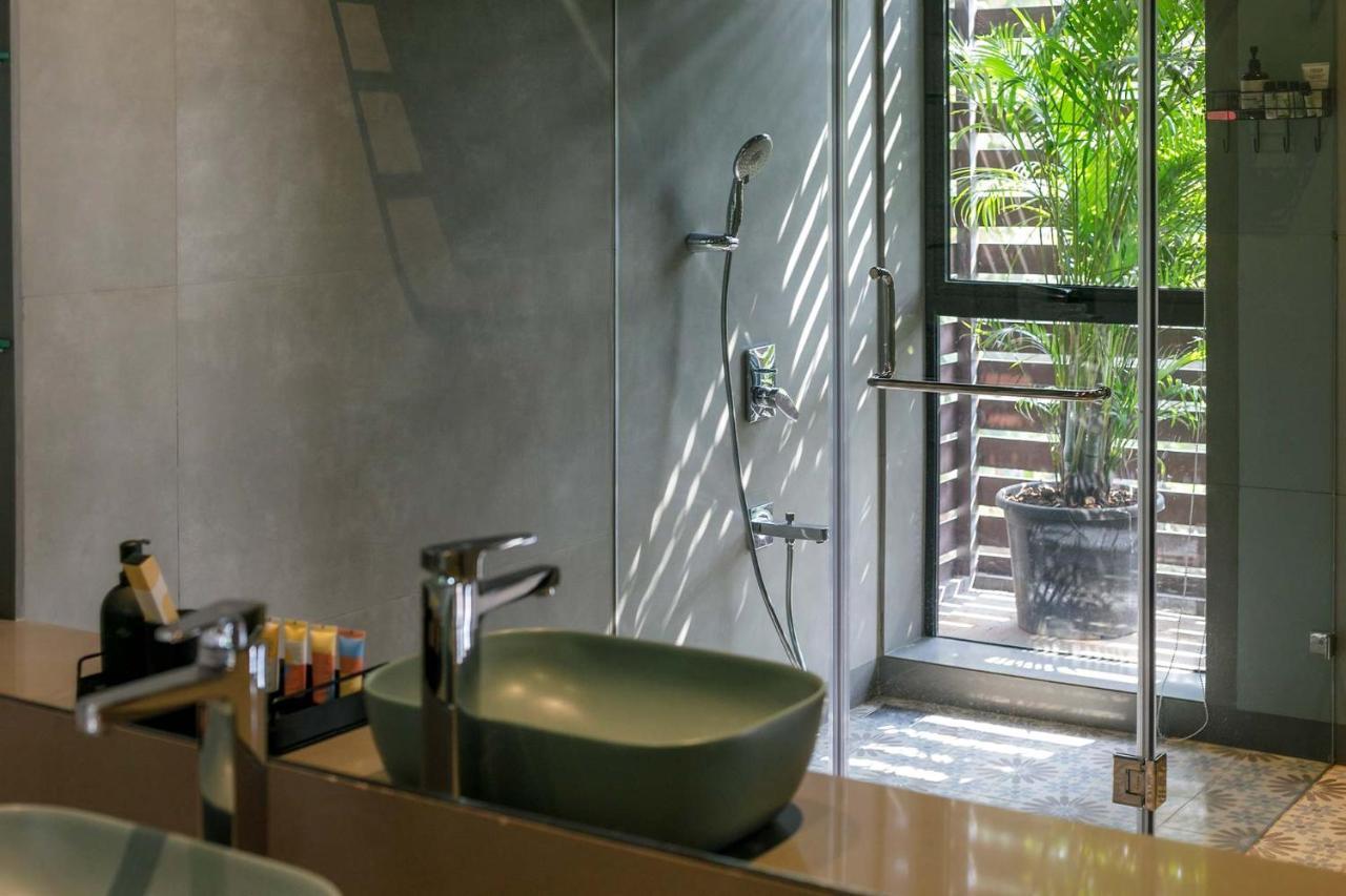 Stayvista At The Charcoal Villa Luxury Collection Alībāg Buitenkant foto
